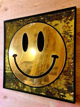 Load image into Gallery viewer, Mirror Smiley - Gold Edition
